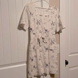 Club Monaco White Floral Dress with Square-neck, Cargo-pockets and Tie-Waist